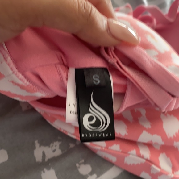 ❌SOLD❌RYDERWEAR PINK LEOPARD SPORTS BRA - Picture 3 of 3